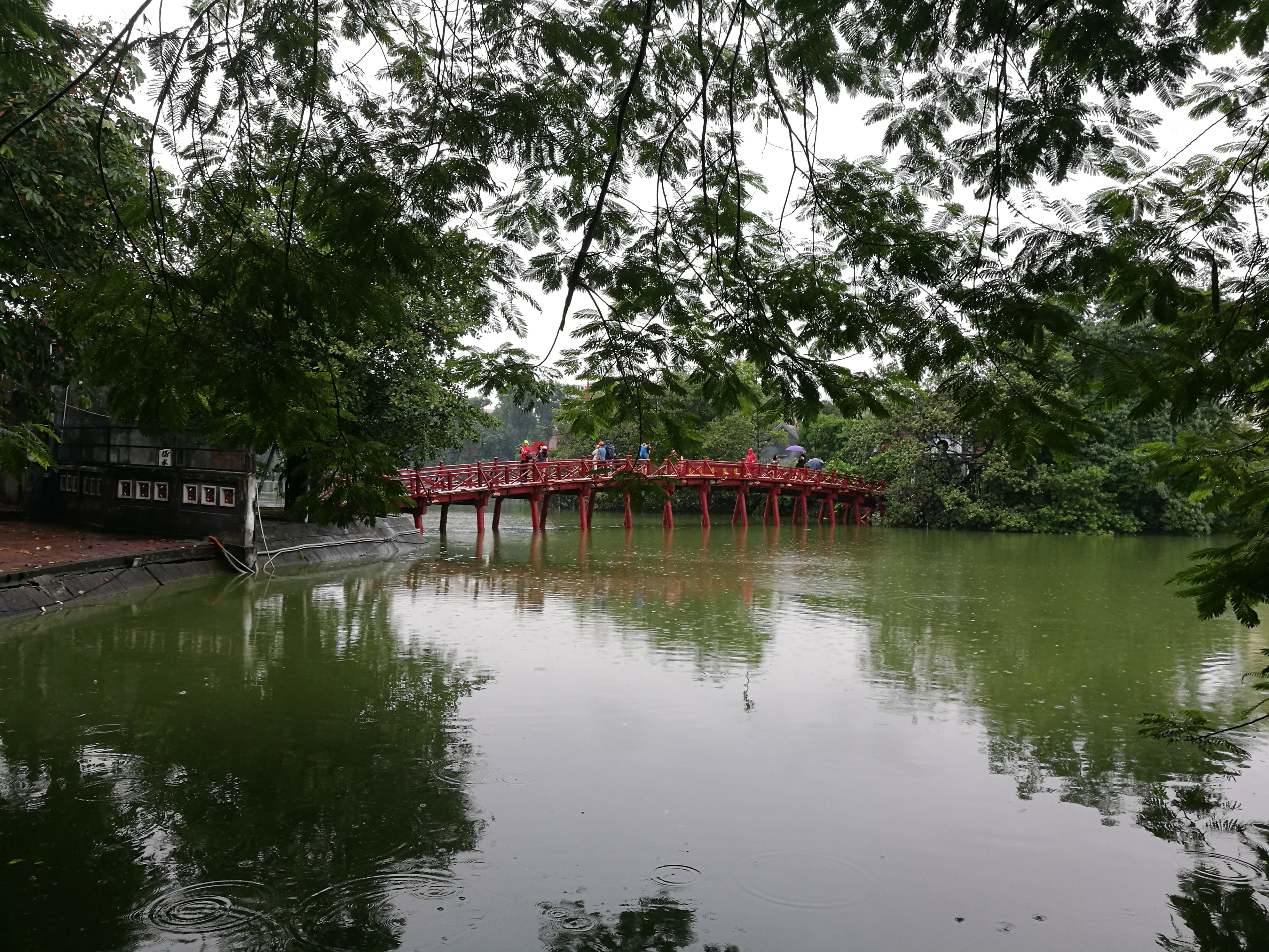 puente-lago-Huc-Hanoi