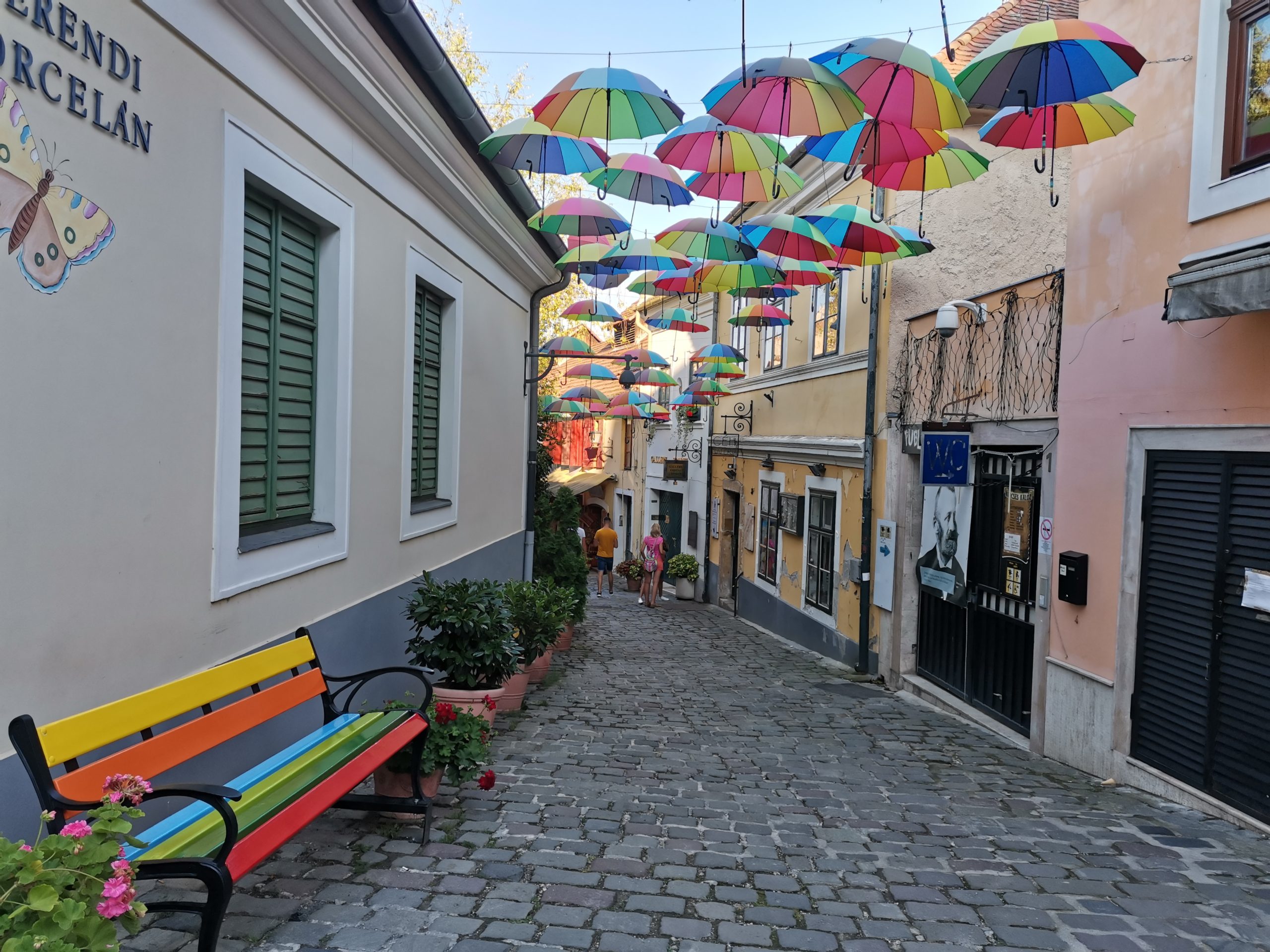calle-paraguas-Szentendre