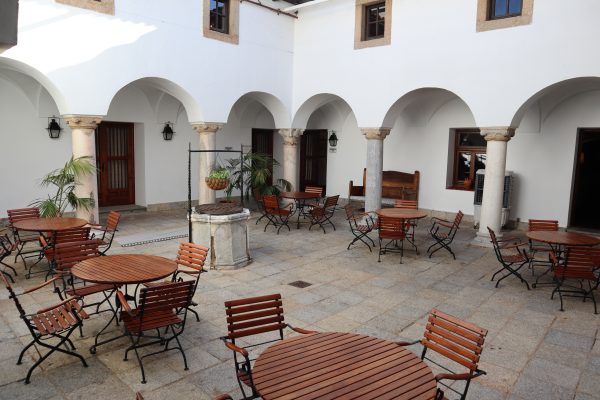 claustro-parador-de-merida