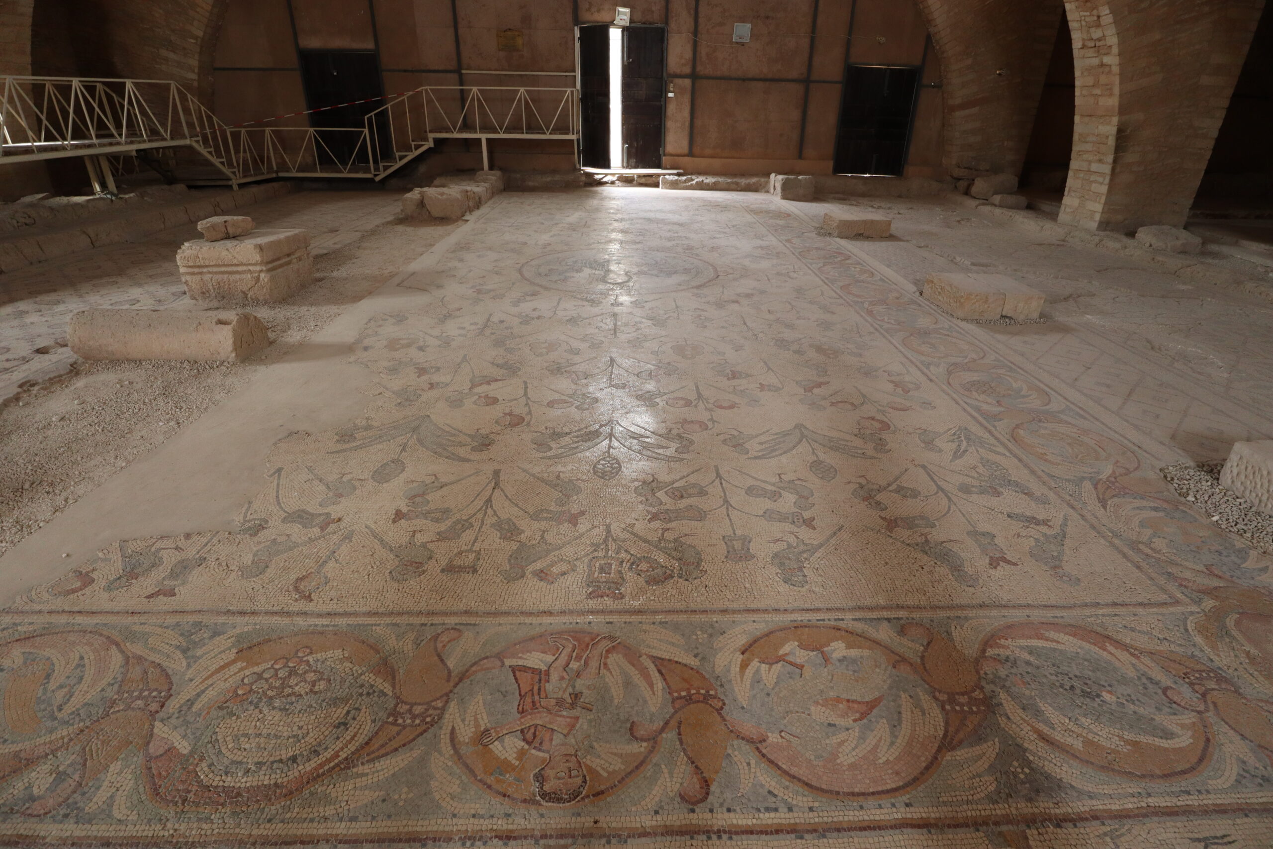 mosaico-iglesia-apóstoles-jordania