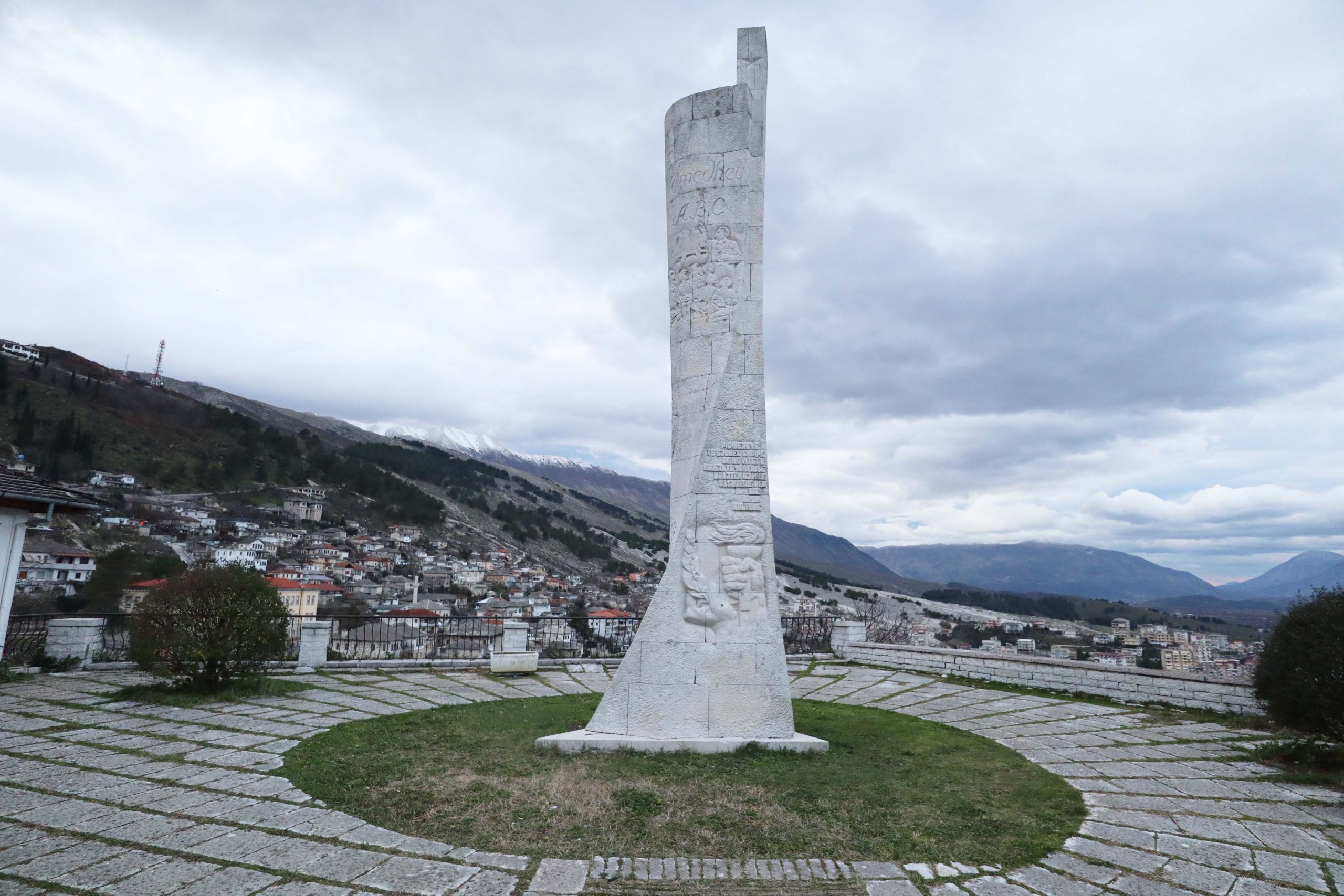 tours-en-gjirokaster