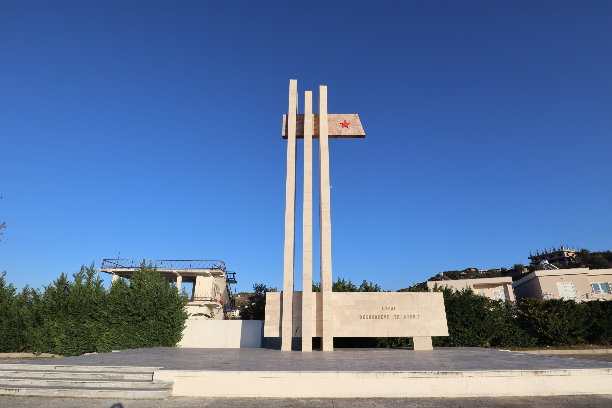 monumento-heroes-vlore