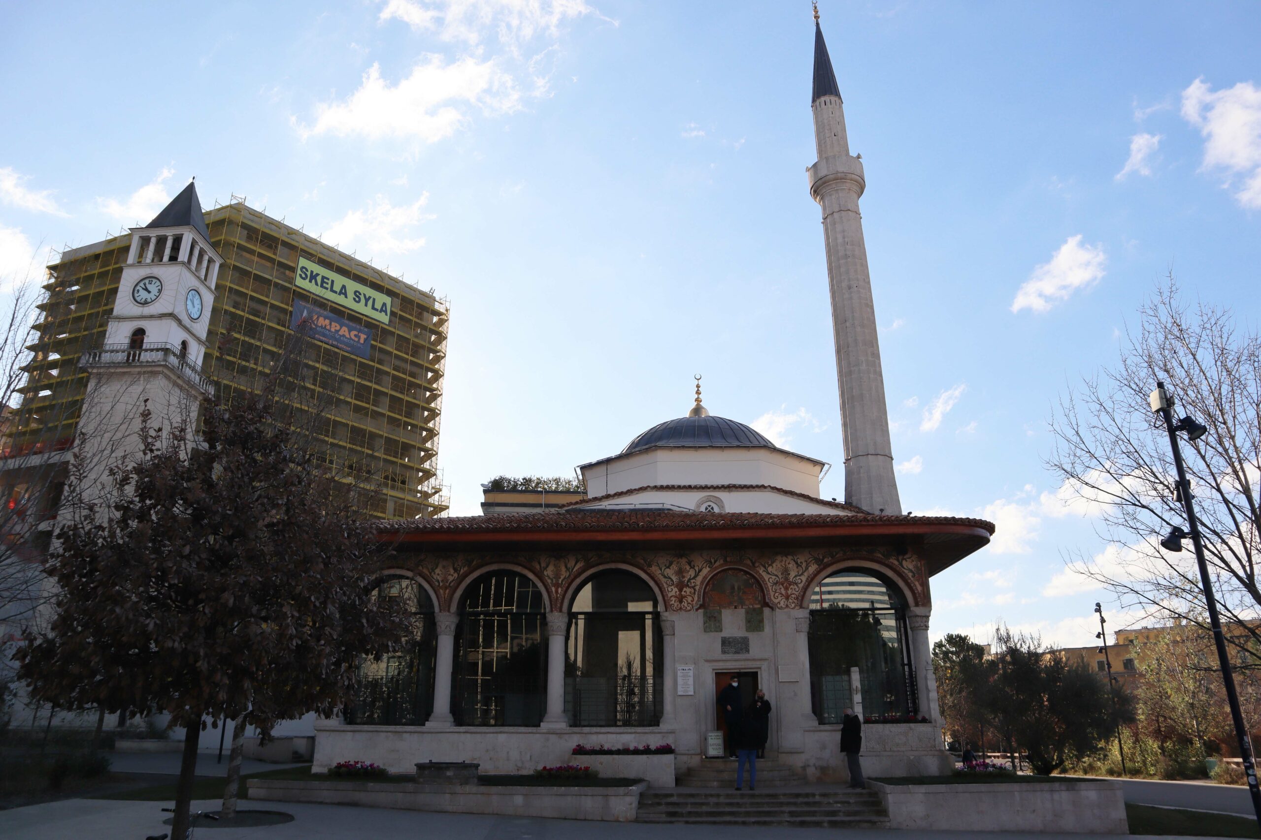mezquita-plaza-skanderbeg
