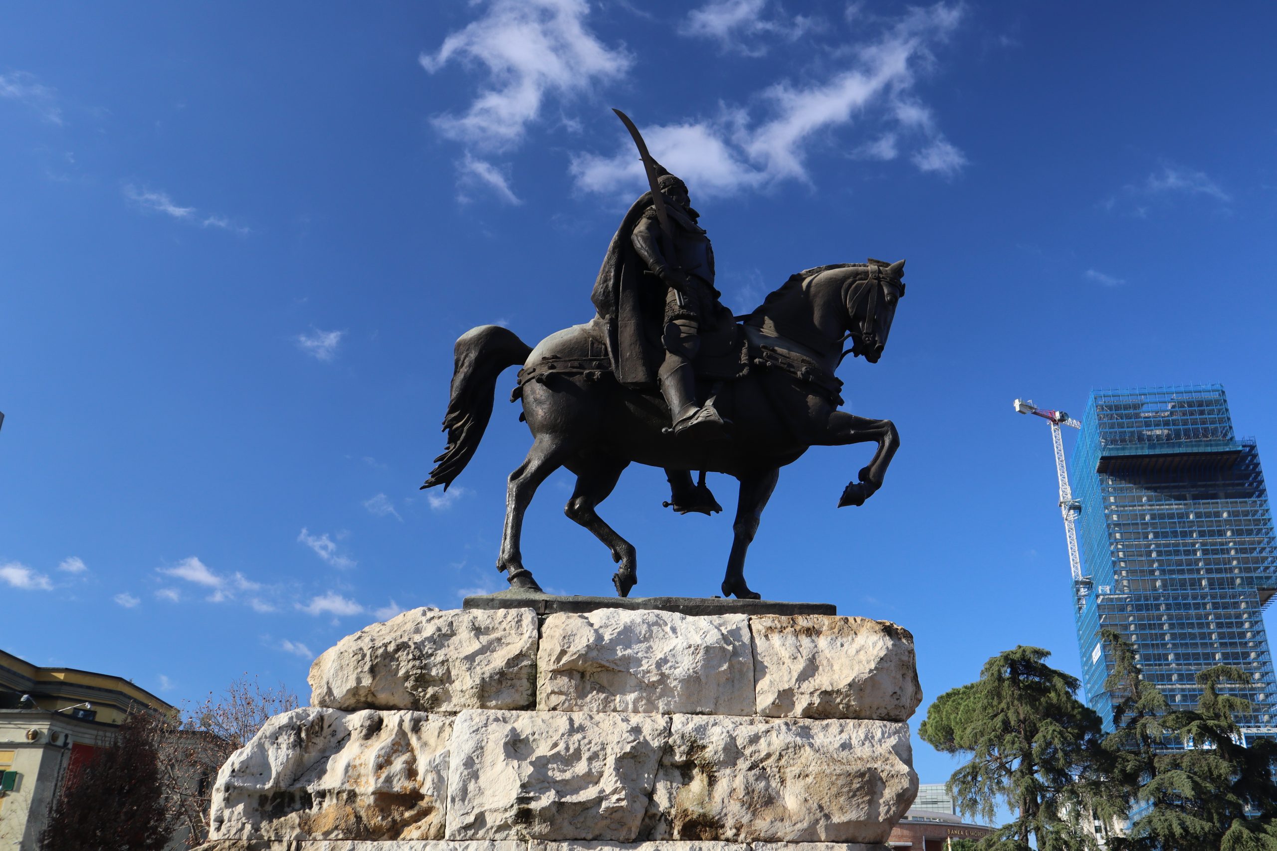 estatua-jorge-castriota-tirana