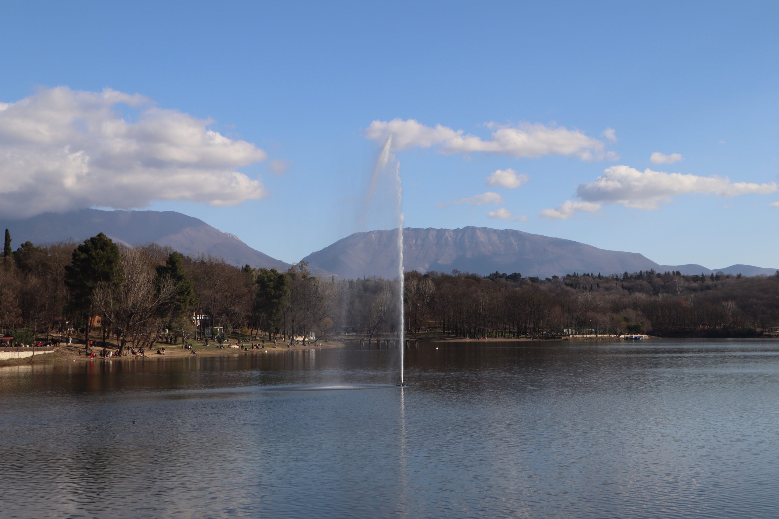 géiser-lago-tirana