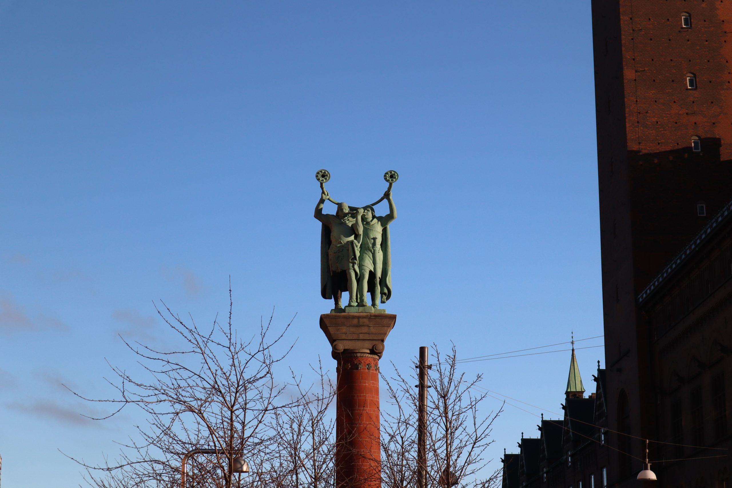 monumento-lur-blowers