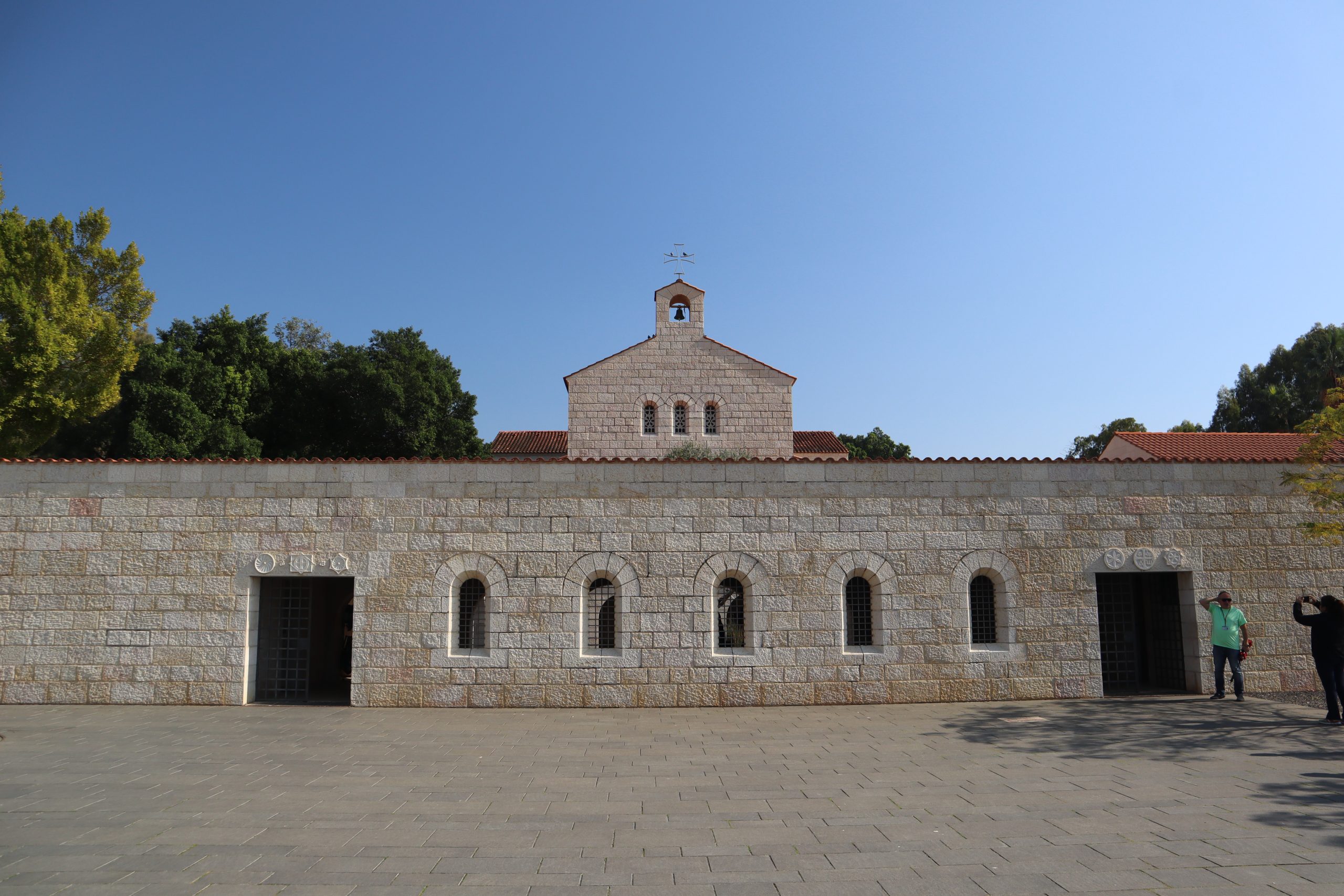 donde-esta-iglesia-multiplicacion-panes-peces