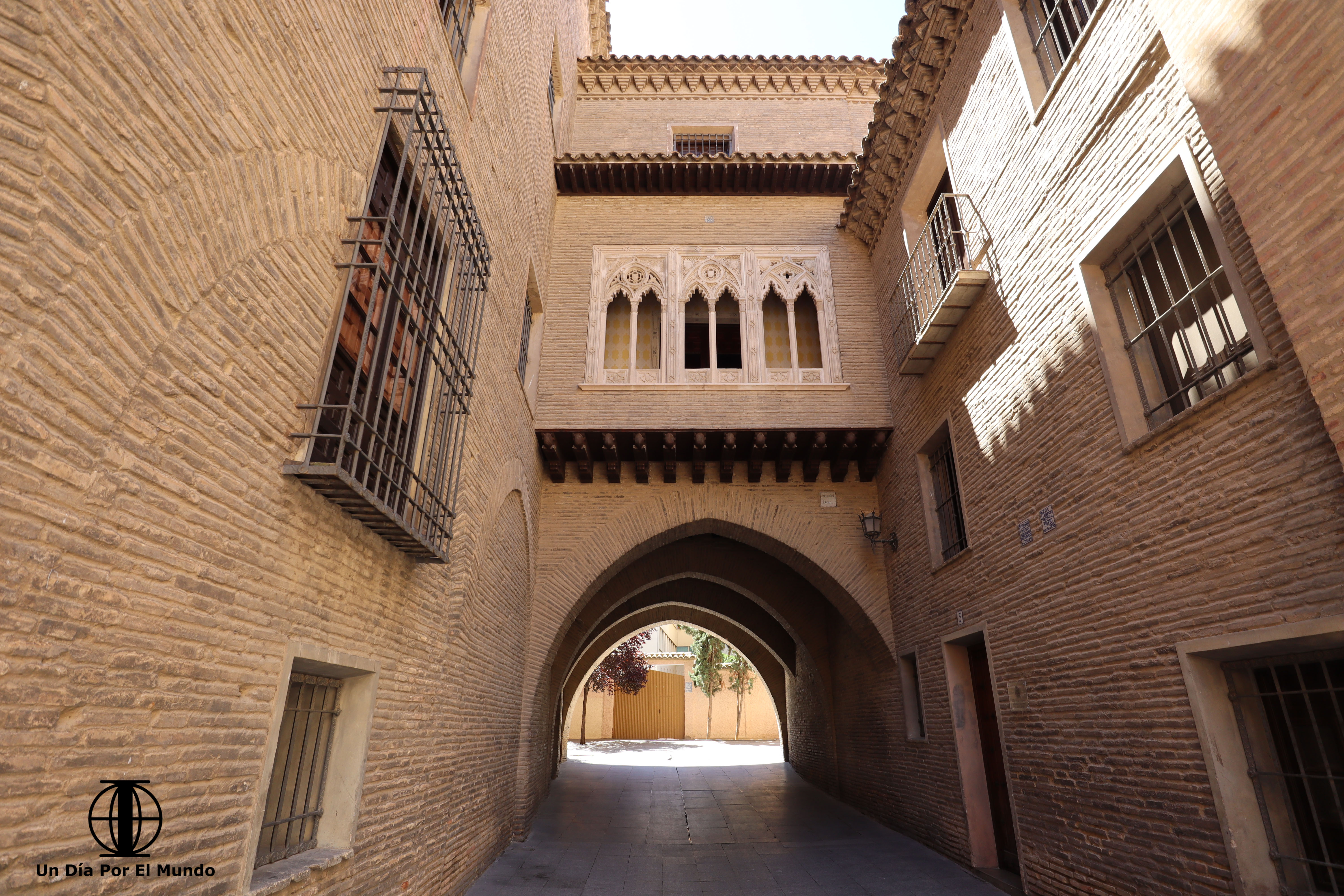 que-ver-en-zaragoza-en-un-dia Arco del Deán
