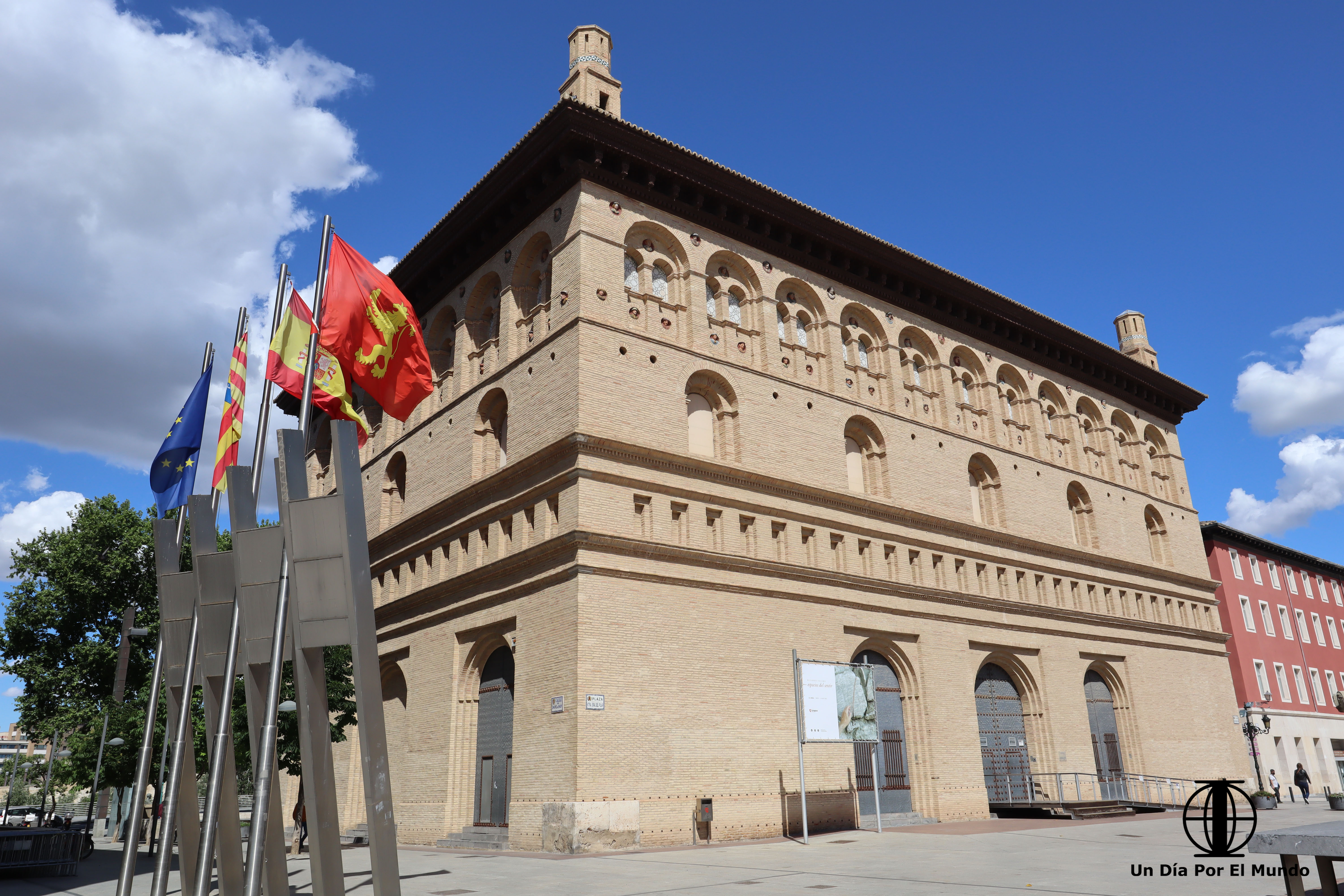 sitios-que-ver-en-zaragoza-en-dos-dias Sala de Exposiciones La Lonja